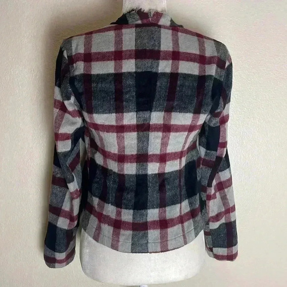 Cupcakes and Cashmere - 'Alta' Plaid Jacket - Picture 7 of 9
